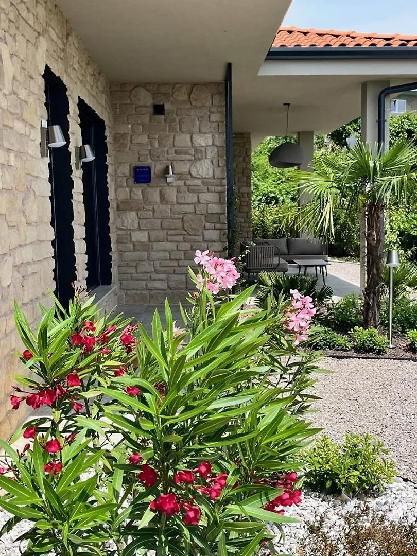 Villa St. Hedonist Poljane 0*,