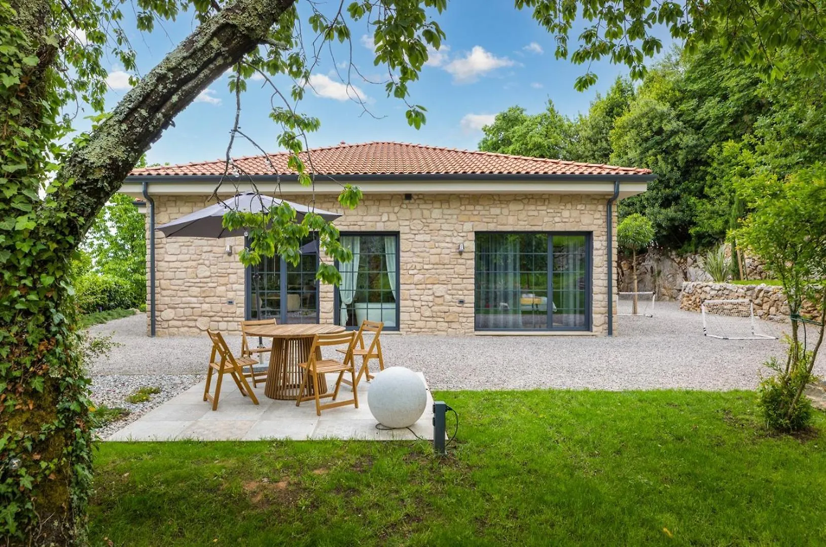 Villa St. Hedonist Poljane